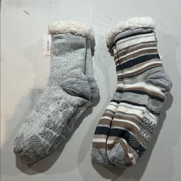 Two pair, Muk Luks cabin socks - Picture 2 of 3